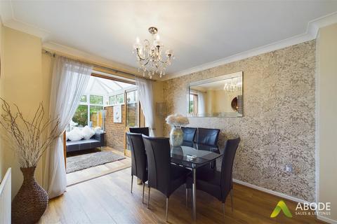 4 Skylark Close, Uttoxeter, ST14 8UA