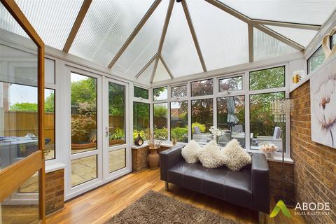 4 Skylark Close, Uttoxeter, ST14 8UA