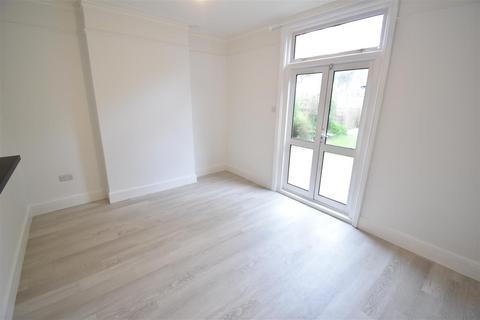 3 bedroom detached house to rent, Chesham Road, Kingston Upon Thames