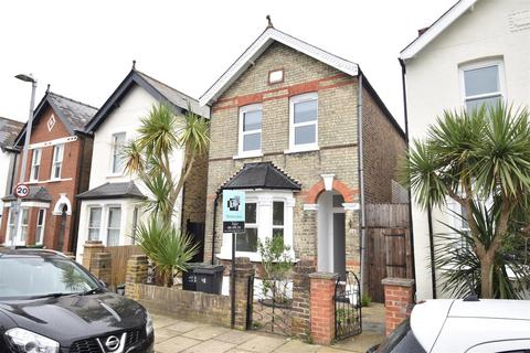3 bedroom detached house to rent, Chesham Road, Kingston Upon Thames