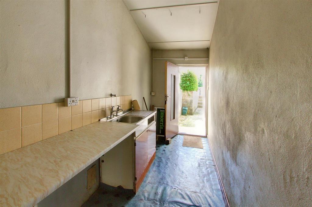Side utility room