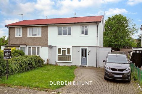 11 Ravensbourne Crescent, Romford, RM3 0UD