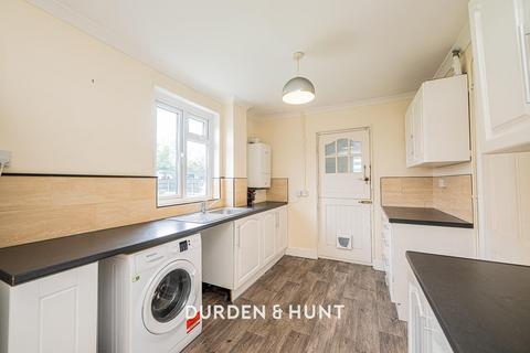 11 Ravensbourne Crescent, Romford, RM3 0UD