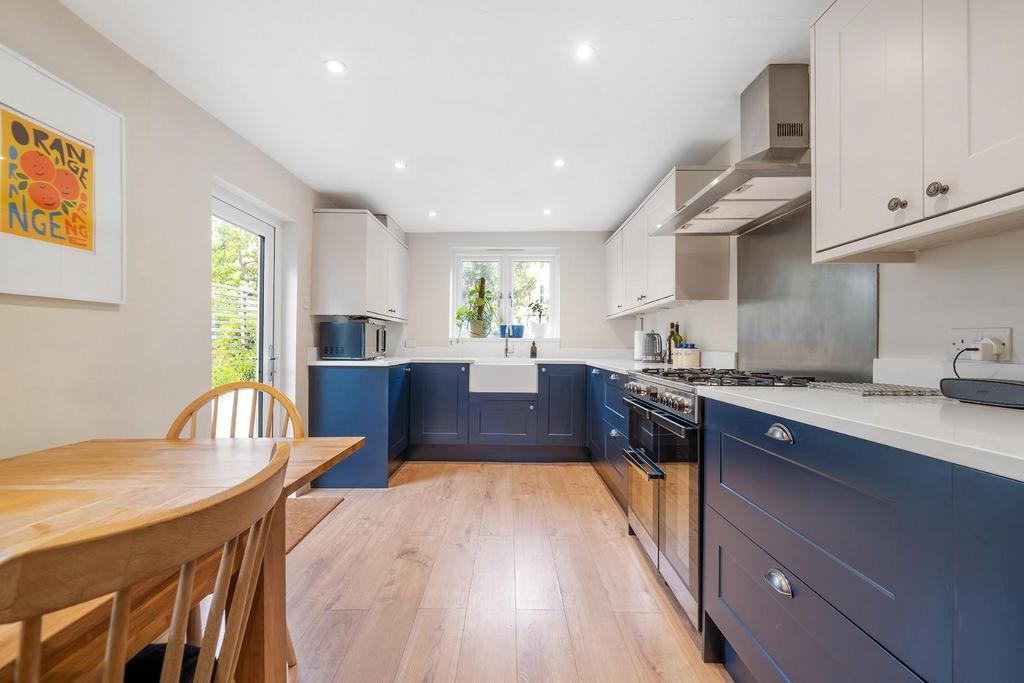 Kitchen (2).jpg