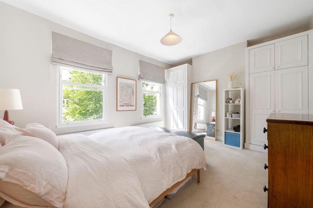 Bedroom 1.jpg