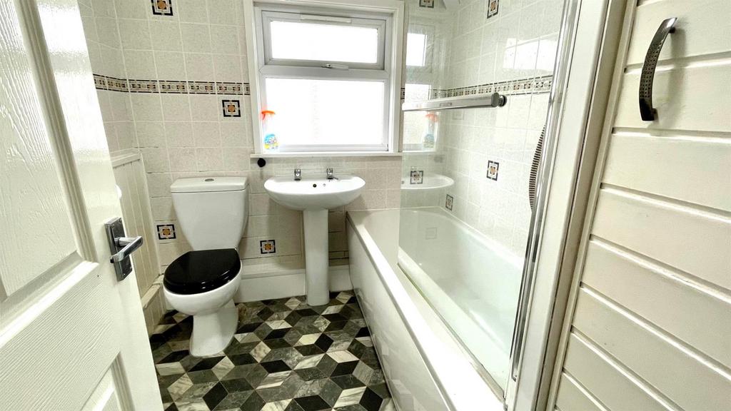 3 piece tiled bathroom