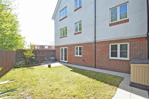 2 bedroom apartment to rent, Drapers Rise, Shrewsbury
