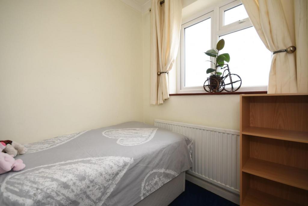 Bedroom 3.jpg