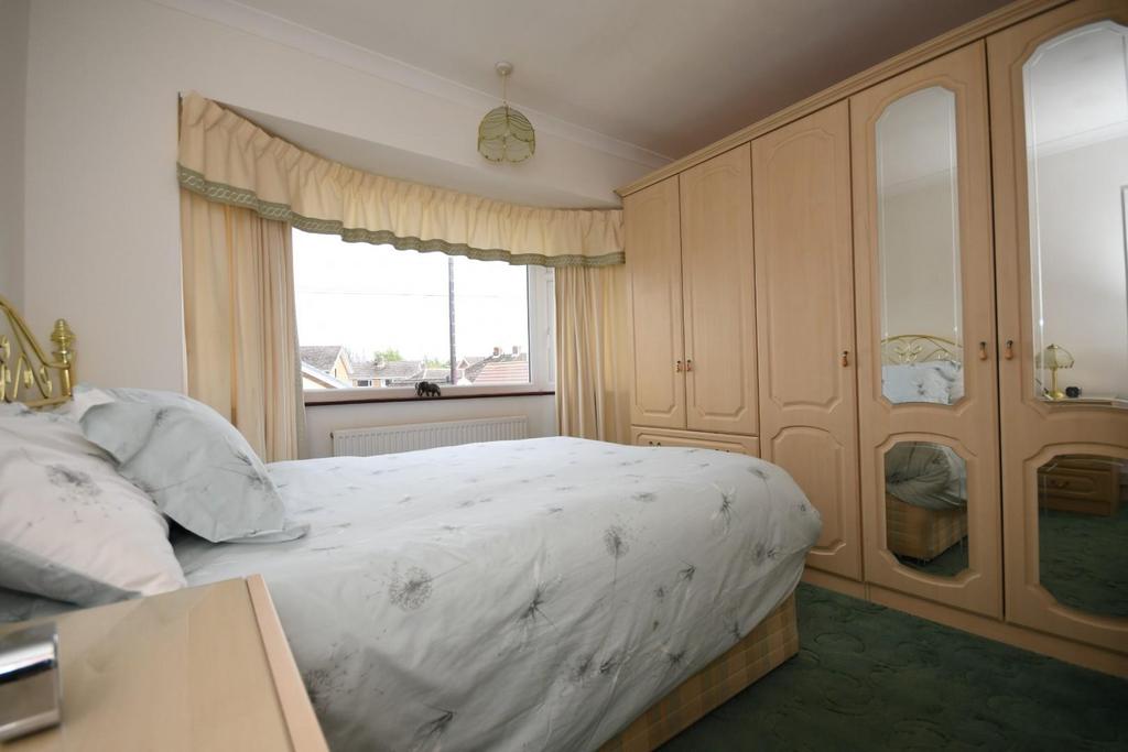 Bedroom 1.jpg