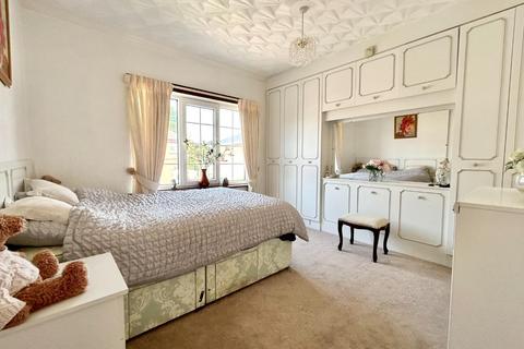 3 bedroom semi-detached house for sale, Pickhills Avenue, Goldthorpe, Barnsley