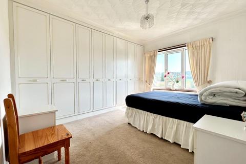 3 bedroom semi-detached house for sale, Pickhills Avenue, Goldthorpe, Barnsley