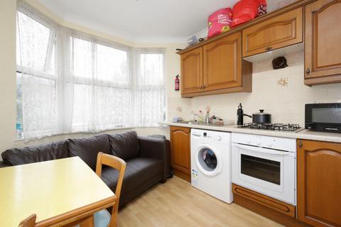 2 bedroom flat for sale, Cavendish Road, London, N4