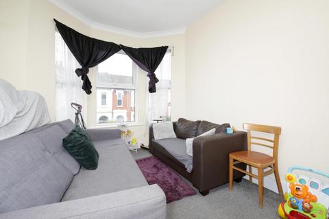 2 bedroom flat for sale, Cavendish Road, London, N4