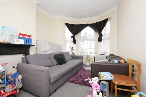 2 bedroom flat for sale, Cavendish Road, London, N4