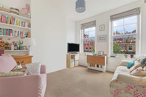 2 bedroom flat to rent, Hillfield Avenue, Hornsey, N8