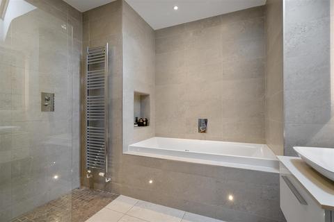 Belville House Furlong Drive, Ascot, SL5 7GW