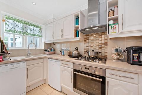 7 Guards Court, Ascot, SL5 0ES