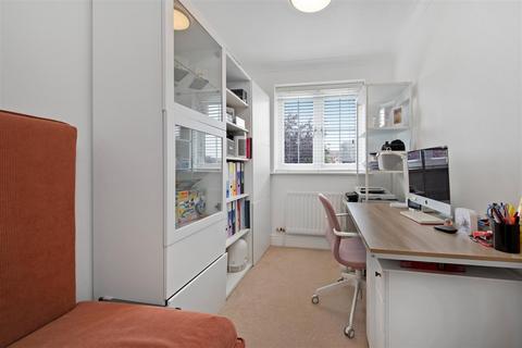 7 Guards Court, Ascot, SL5 0ES