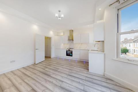 2 bedroom apartment to rent, NW2
