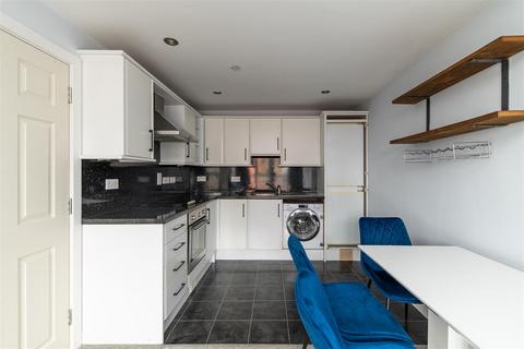 3 bedroom flat to rent, Thornton Street, City Centre, Newcastle Upon Tyne