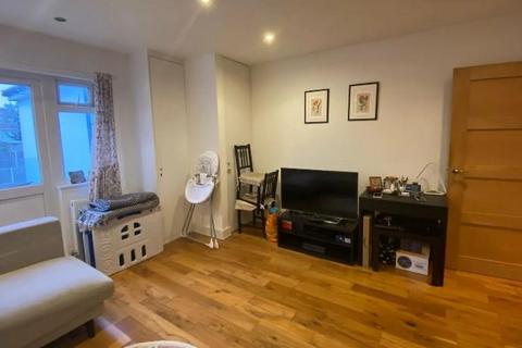 2 bedroom apartment to rent, Vivian Avenue, London NW4