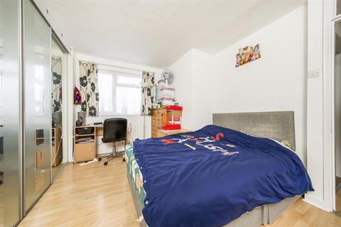 2 bedroom flat for sale, Shirley Road, Abbots Langley