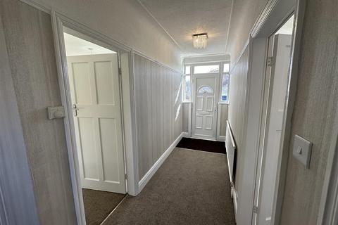 2 bedroom detached bungalow to rent, Oakwood Road, Rhyl, LL18