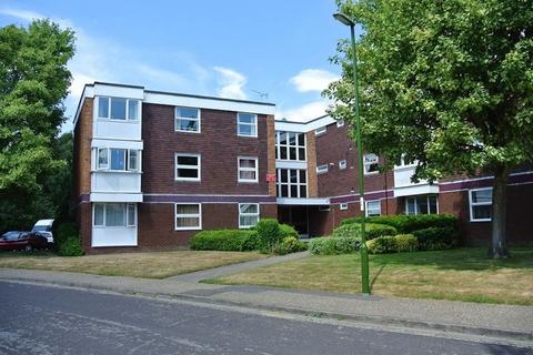 1 bedroom flat to rent, Oaklands Court, Somerstown, Chichester PO19 6AF