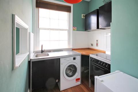 1 bedroom property to rent, Clarence Square, Brighton