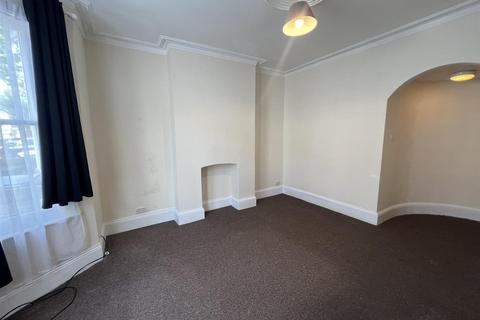 2 bedroom apartment to rent, Roundwood Road, NW10, London