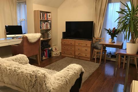 Studio to rent, Cambrian Green, Snowdon Drive, Colindale, London, NW9