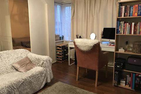Studio to rent, Cambrian Green, Snowdon Drive, Colindale, London, NW9