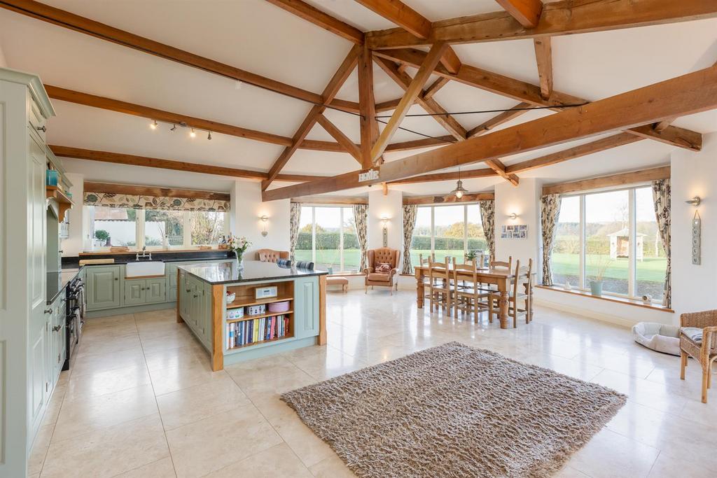 Kitchen / Breakfast Room