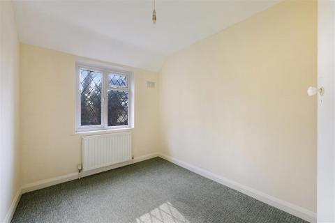 2 bedroom maisonette to rent, Chipstead Station Parade, Chipstead, Coulsdon