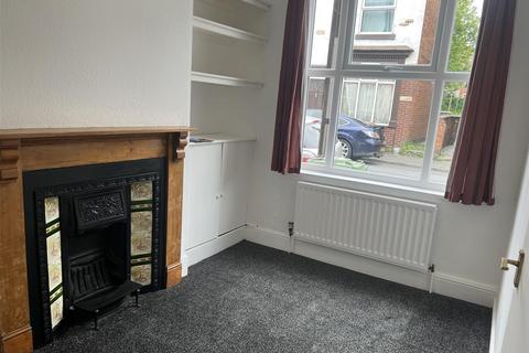 2 bedroom house to rent, Moncrieffe Street, Walsall