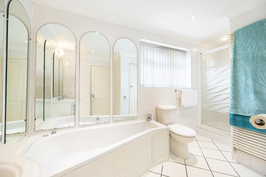 Family Bathroom.jpg