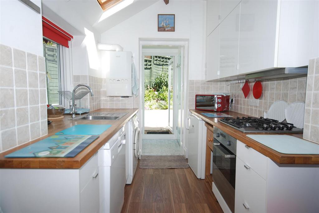 Odun Terrace, Appledore 3 bed terraced house to rent £1,200 pcm (£277 pw)