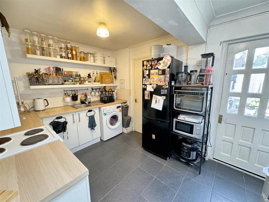 Kitchen: