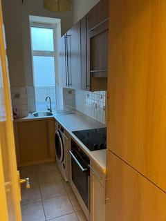 2 bedroom flat to rent, Hall Road, London