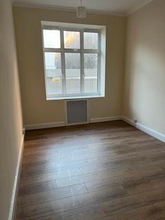 2 bedroom flat to rent, Hall Road, London