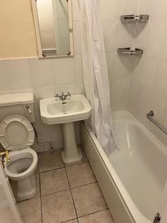 2 bedroom flat to rent, Hall Road, London