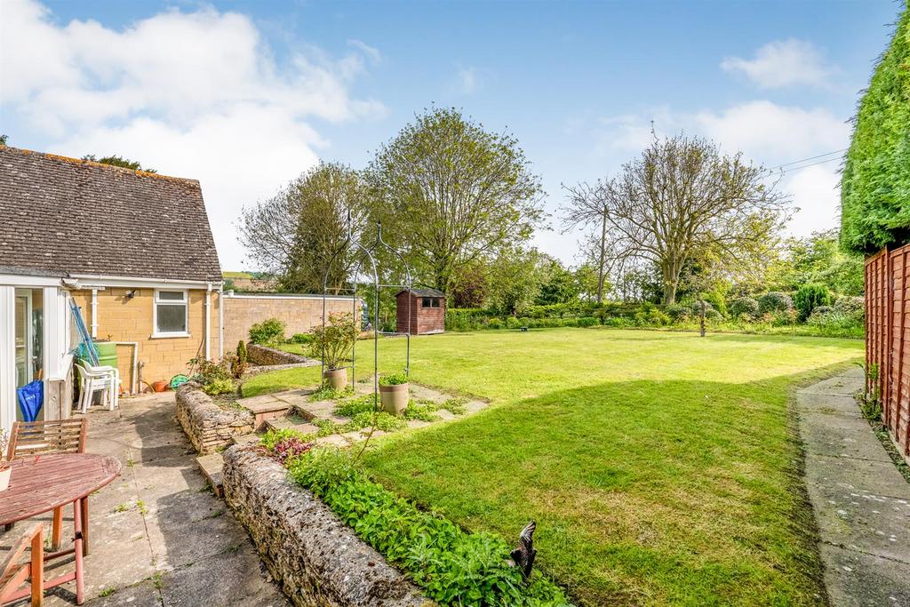 Stourton, ShipstonOnStour 3 bed detached bungalow for sale £550,000