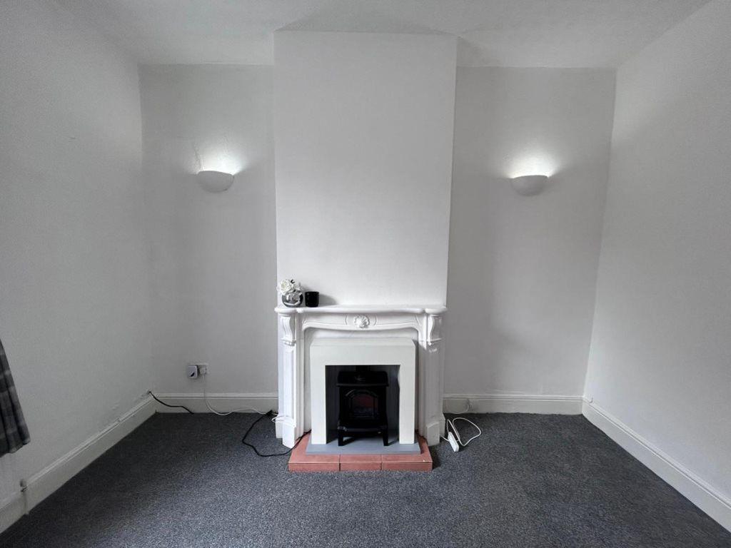 St. James Row, Rawtenstall, BB4 2 bed terraced house to rent £750 pcm