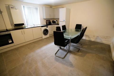 5 bedroom end of terrace house for sale, Wakefield Road, Dewsbury WF12