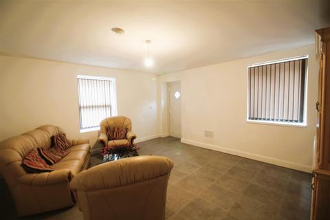 5 bedroom end of terrace house for sale, Wakefield Road, Dewsbury WF12