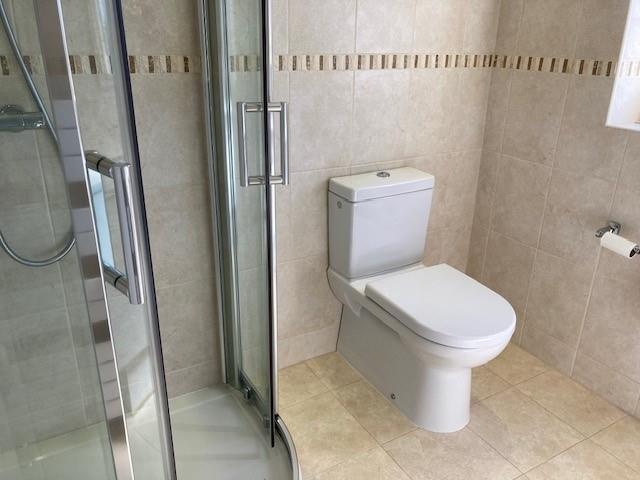 Bathroom 2.jpg