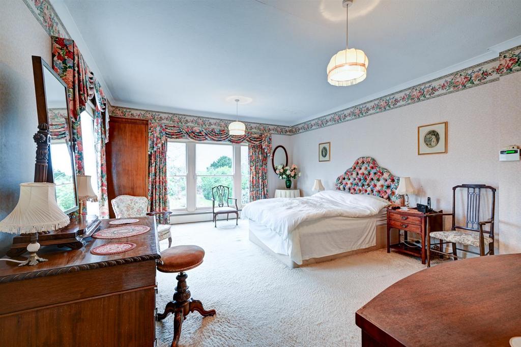 Bedroom 1 (1).jpg