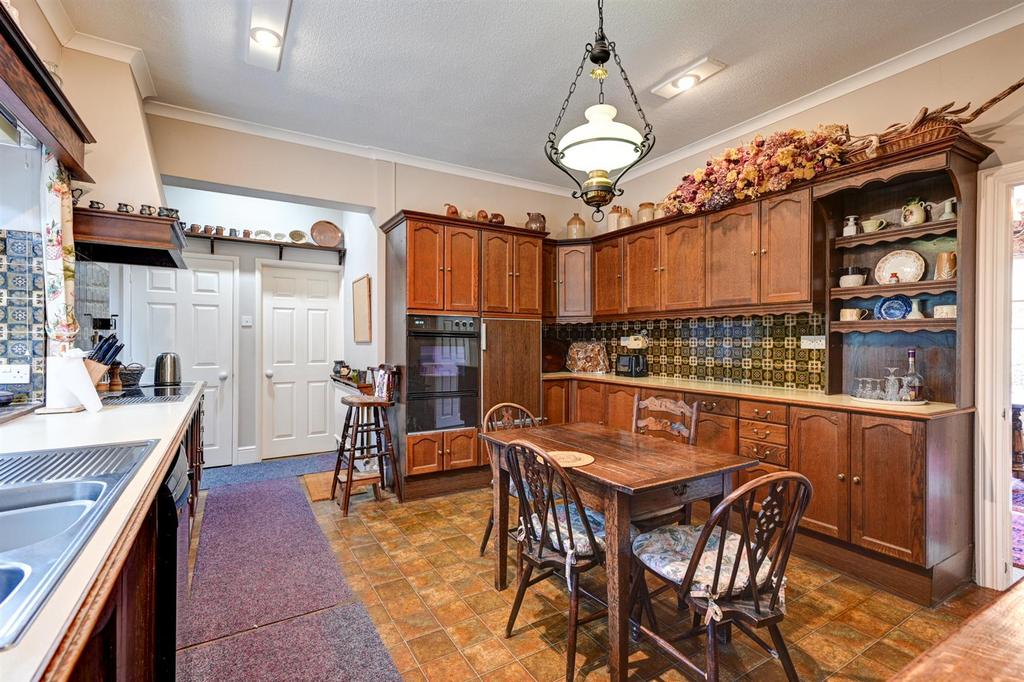 Kitchen (1).jpg