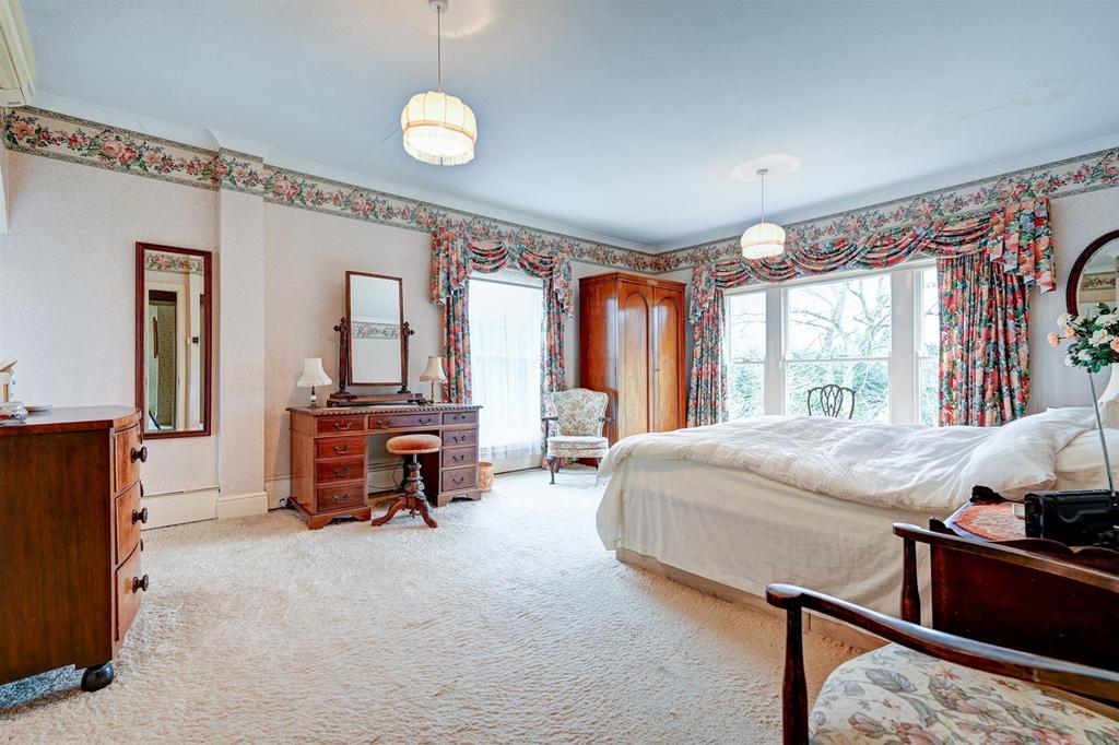 Bedroom 1 (2).jpg
