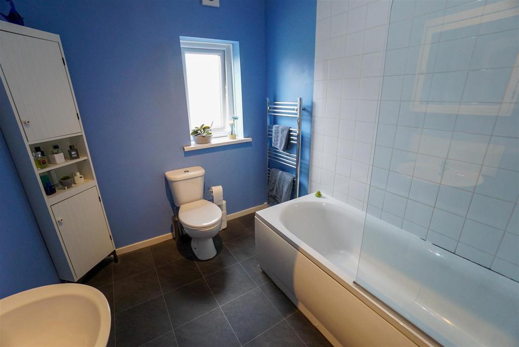 BATHROOM (1 of 1).jpg